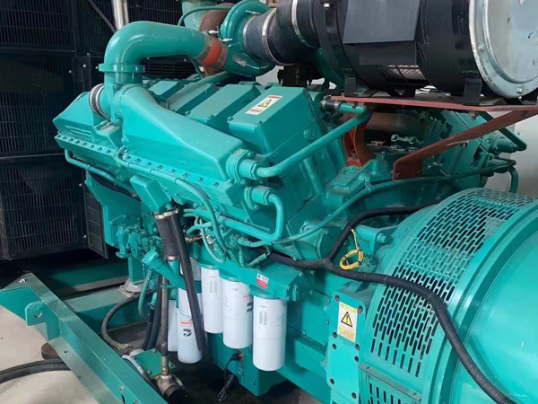 梅县更换100kW柴油发电机组机油时，需要注意哪些事项？